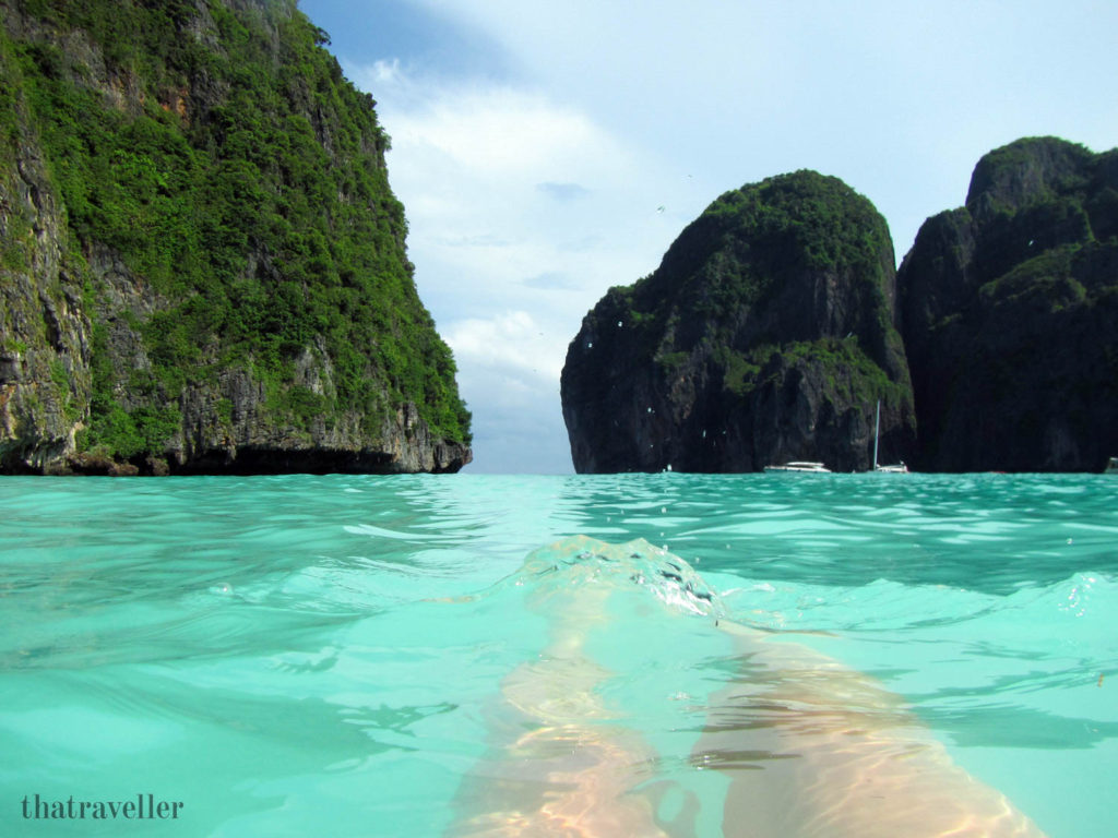 The same rock formation seen in 'The Beach' 2000 (pic above)